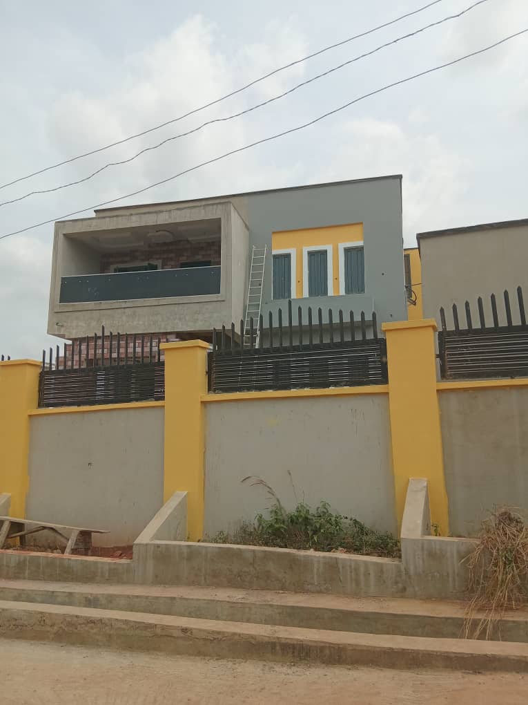 Retail complex exterior painting